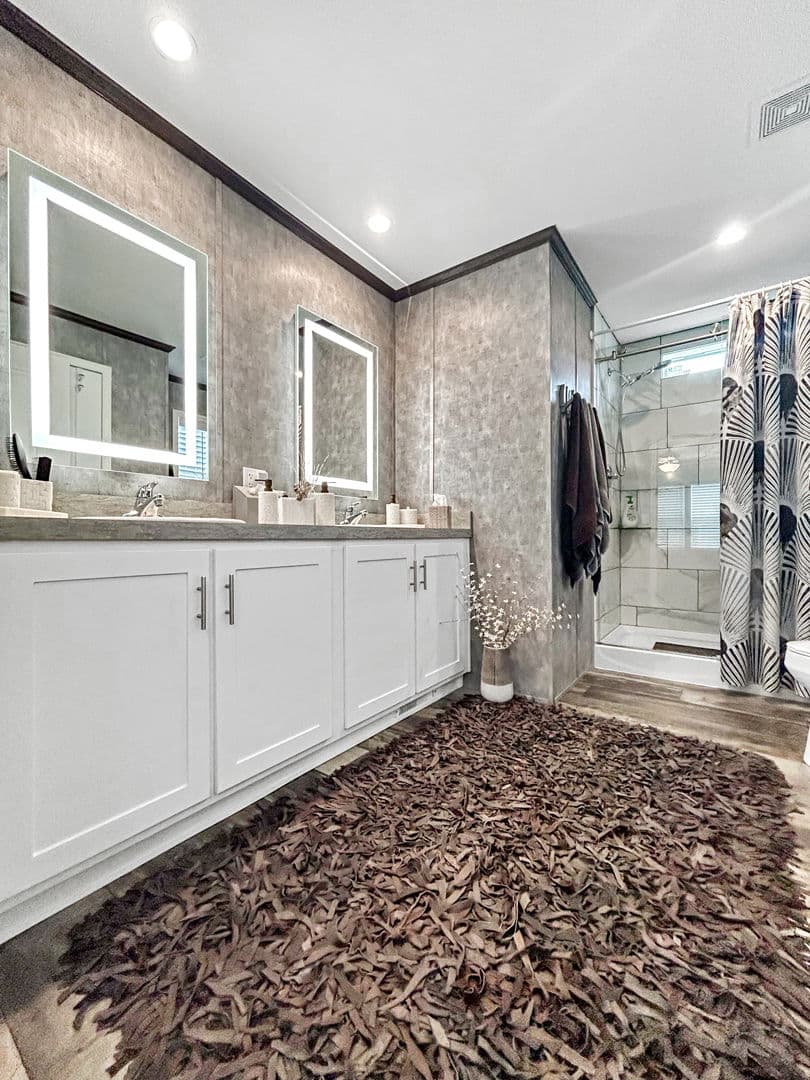 Rolling ridge 32a bathroom home features