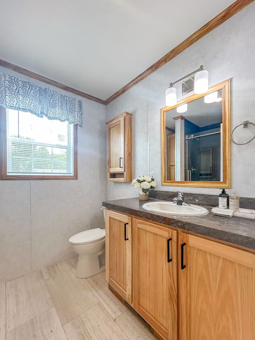 Hyspot 4c bathroom home features
