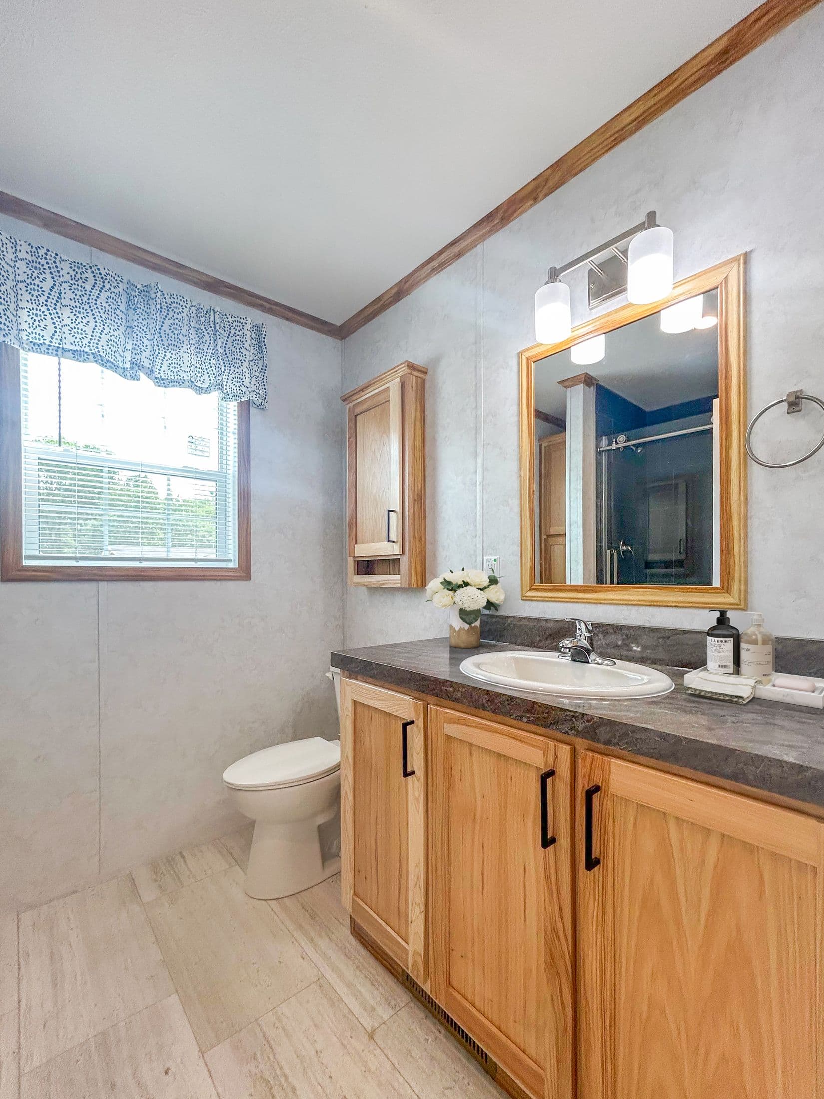 Hyspot 4c bathroom home features