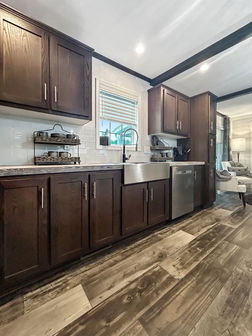 Rolling ridge 32a kitchen home features