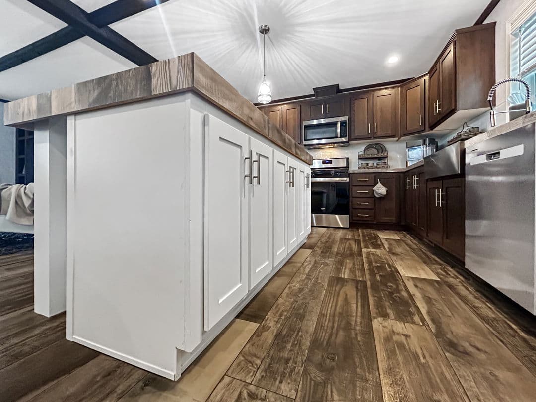Rolling ridge 32a kitchen home features