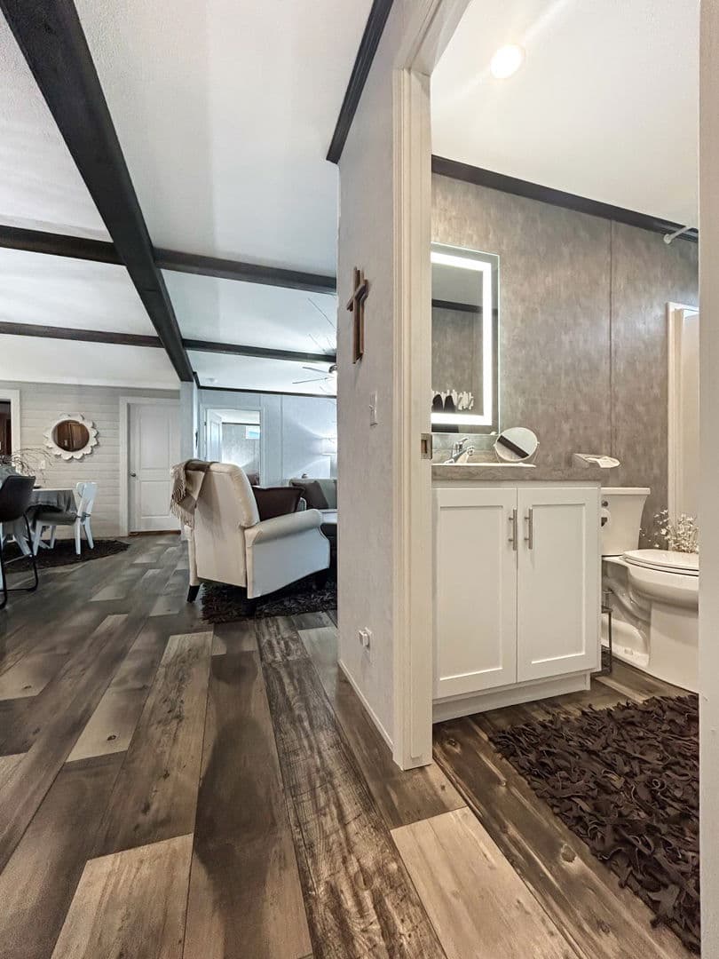 Rolling ridge 32a interior and bathroom home features