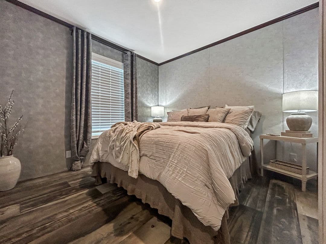 Rolling ridge 32a bedroom home features