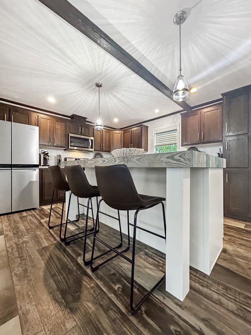 Rolling ridge 32a kitchen home features