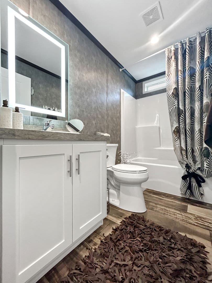 Rolling ridge 32a bathroom home features