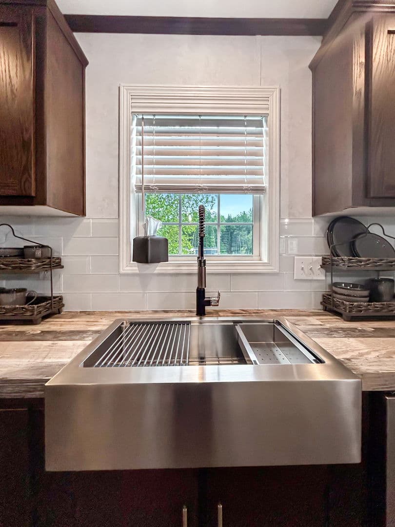 Rolling ridge 32a kitchen home features