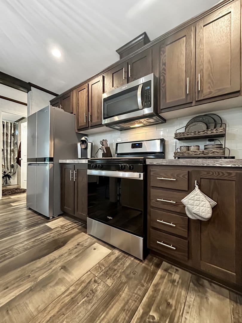 Rolling ridge 32a kitchen home features